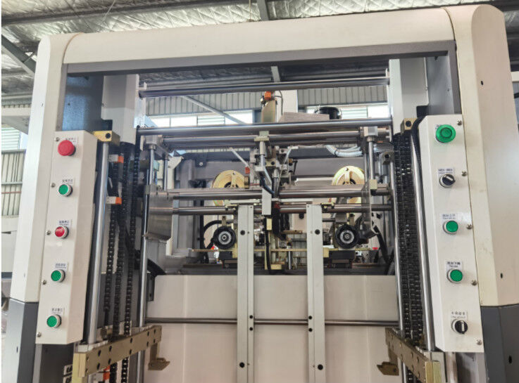 Полностью автоматическая машина для усиления углов коробок для ювелирных изделий, обувных коробок, косметических коробок