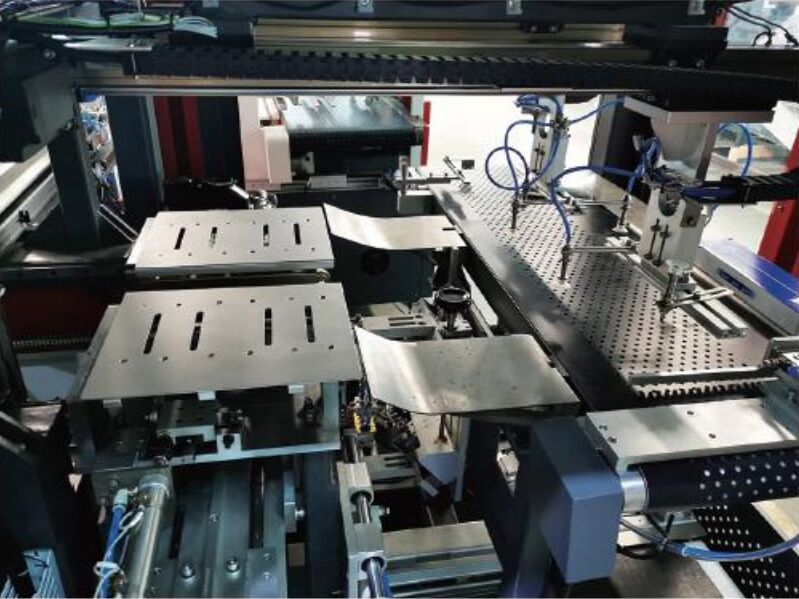 Интеллектуальная высокоскоростная система изготовления коробки в стиле вытяжки 20-30 шт/мин, подходящая для винных коробок